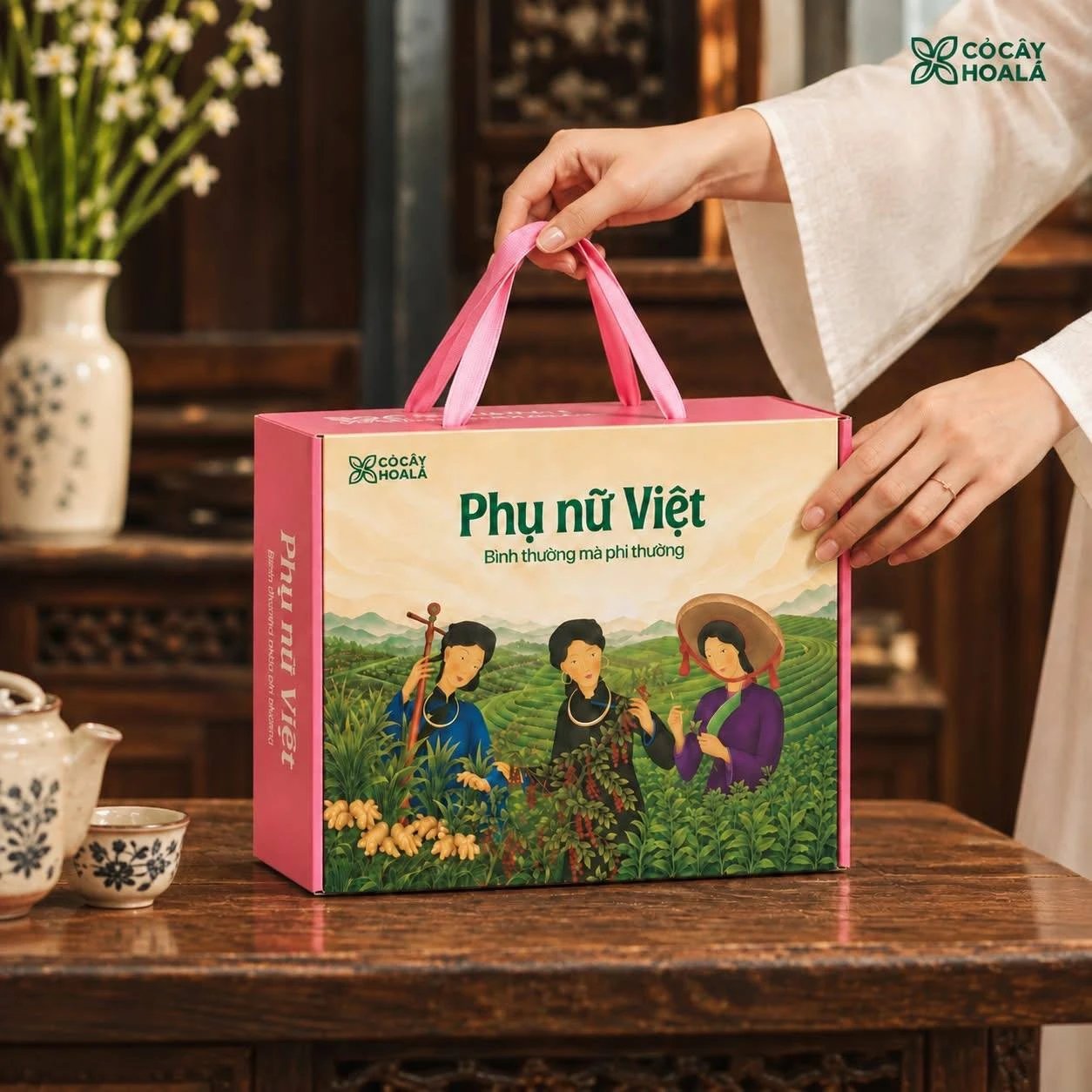 Hộp quà Phụ Nữ Việt, vị trí in logo công ty ở góc phải mặt hộp